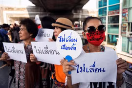 Ngày 6/1, tuần hành ở thủ đô Bangkok phản đối hoãn tổng tuyển cử. (Nguồn: AFP/TTXVN) 