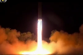 Tên lửa ICBM Hwasong-14 được phóng từ một địa điểm bí mật ở Triều Tiên đêm 28/7. (Nguồn: Yonhap/TTXVN)