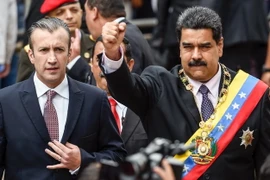Tổng thống Venezuela Nicolás Maduro (phải) trước buổi phát biểu bác bỏ sắc lệnh chống Venezuela của Mỹ. (Nguồn: AFP/TTXVN)