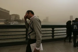 Các trận bão cát lớn tiếp tục hoành hành khắp Trung Đông