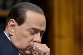 Cựu Thủ tướng Berlusconi từ bỏ danh hiệu "Hiệp sỹ" 
