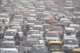 Cảnh ùn tắc giao thông vào giờ cao điểm ở New Delhi, Ấn Độ. (Nguồn: AFP/TTXVN)