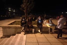 Người dân đổ ra đường phố sau khi xảy ra động đất tại huyện Thông Hải, thành phố Ngọc Khê, tỉnh Vân Nam, Trung Quốc ngày 13/8. (Nguồn: THX/TTXVN)