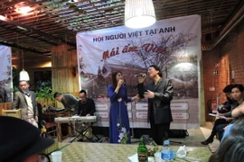 Tiết mục văn nghệ tại sự kiến Mái ấm Việt. (Ảnh: Đỗ Sinh-Như Mai/Vietnam+)