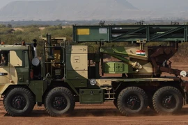 Hệ thống tên lửa dẫn đường Pinaka trong cuộc diễn tập Sarvatra Prahar ở Devlali, quận Nasik, phía Tây bang Maharashtra ngày 11/1/2016. (Nguồn: AFP/TTXVN)