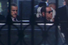 Ông Berlusconi được mời lao động công ích ở trại động vật