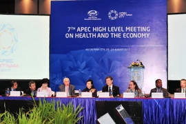 Các đại biểu chủ tọa cuộc họp. (Ảnh: Nguyễn Khang/TTXVN)