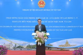 Đại sứ Việt Nam Đặng Minh Khôi phát biểu khai mạc chương trình. (Ảnh: Lương Tuấn/TTXVN)