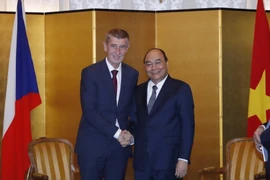 Thủ tướng tiếp song phương bên lề Lễ đăng quang của Nhà Vua Nhật Bản