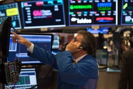 Giao dịch viên tại Sàn giao dịch chứng khoán New York, Mỹ. (Nguồn: AFP/TTXVN)