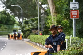 Lực lượng Gurkha đang làm nhiệm vụ bảo vệ an ninh ở Singapore. (Nguồn: AFP/TTXVN)