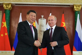 Tổng thống Nga Vladimir Putin (phải) và Chủ tịch Trung Quốc Tập Cận Bình (trái) tại cuộc gặp ở Moskva ngày 5/6/2019. (Nguồn: AFP/TTXVN) 