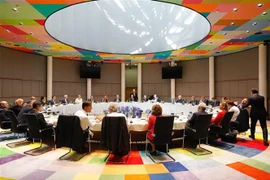 Chủ tịch Nghị viện châu Âu David-Maria Sassoli (trái) chúc mừng tân Chủ tịch Ủy ban châu Âu (EC) Ursula von der Leyen (phải) vừa đắc cử tại trụ sở Nghị viện châu Âu ở Strasbourg, Pháp ngày 16/7/2019. (Nguồn: AFP/TTXVN) 