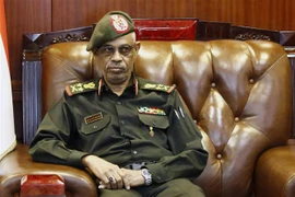 Bộ trưởng Quốc phòng Sudan Awad Ibn Auf ở Khartoum ngày 25/11/2018. (Nguồn: AFP/TTXVN) 