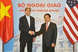 Phó Thủ tướng, Bộ trưởng Ngoại giao Phạm Bình Minh đón Bộ trưởng Ngoại giao Hoa Kỳ John Kery. (Ảnh: Nguyễn Khang/TTXVN)
