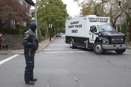 Cảnh sát điều tra tại hiện trường vụ nổ súng ở Pittsburgh. (Nguồn: AFP/TTXVN) 