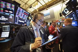 Giao dịch viên tại Sàn giao dịch chứng khoán New York, Mỹ, ngày 10/5/2019. (Nguồn: THX/TTXVN) 