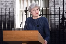Thủ tướng Anh Theresa May trong cuộc họp báo kêu gọi tiến hành bầu cử trước thời hạn tại London ngày 18/4. (Nguồn: THX/TTXVN)