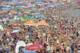 Thử xem các bãi biển của Trung Quốc đông đúc đến mức nào?