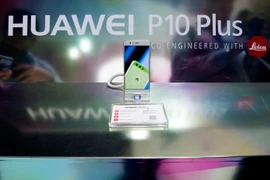 Gian hàng của Công ty Huawei trưng bày tại Hội nghị Điện thoại Di động Thế giới 2017 ở Barcelona, Tây Ban Nha. (Nguồn: THX/TTXVN)