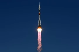 Tàu vũ trụ Soyuz MS-10 của Nga rời bệ phóng từ sân bay vũ trụ Baikonur ở Kazakhstan trong sứ mệnh đưa các nhà du hành Nga-Mỹ lên Trạm Vũ trụ quốc tế (ISS), ngày 11/10. (Nguồn: AFP/TTXVN)