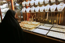 Tại một cửa hàng kim hoàn ở tỉnh Đông Azerbaijan, miền Tây Bắc Iran. (Nguồn: AFP/TTXVN)