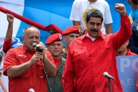 Tổng thống Venezuela Nicolas Maduro (phải) tại lễ bế mạc chiến dịch tranh cử Quốc hội lập hiến ở Caracas ngày 27/7. (Nguồn: AFP/TTXVN)