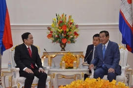 Thủ tướng Chính phủ Hoàng gia Campuchia Samdech Hun Sen tiếp Đoàn đại biểu Ủy ban Trung ương Mặt trận Tổ quốc Việt Nam do Chủ tịch Trần Thanh Mẫn, Ủy viên Trung ương Đảng dẫn đầu. (Ảnh: Phan Minh Hưng/TTXVN)