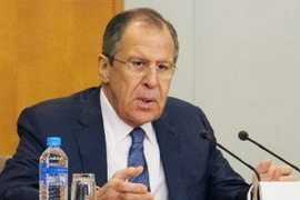 Ngoại trưởng Nga Sergei Lavrov phát biểu tại cuộc họp báo ở thủ đô Moskva ngày 26/1. (Nguồn: Kyodo/TTXVN)