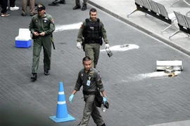 Cảnh sát điều tra tại hiện trường vụ nổ ở Bangkok, Thái Lan, ngày 2/8. (Nguồn: AFP/TTXVN) 