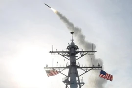 Tên lửa hành trình Tomahawk của hải quân Mỹ được phóng từ tàu khu trục USS Winston S. Churchill trên Địa Trung Hải tháng 3/2003. (Nguồn: AFP/ TTXVN) 
