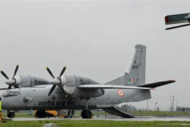 Một máy bay vận tải AN-32 của Không quân Ấn Độ tại căn cứ ở Srinagar. (Nguồn: AFP/TTXVN) 