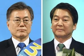 Ông Moon Jae-in, ứng cử viên của đảng Dân chủ theo đường lối tự do (trái) và ông Ahn Cheol-soo (phải), ứng cử viên của đảng Nhân dân theo đường lối trung tả. (Nguồn: Kyodo/TTXVN)