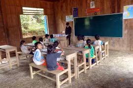 Một lớp học của học sinh miền núi. (Ảnh: Đỗ Trưởng/TTXVN)