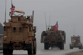 Xe quân sự Mỹ tại thành phố Manbij, miền Bắc Syria ngày 30/12/2018. (Nguồn: AFP/TTXVN) 