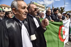 Các thẩm phán Algeria biểu tình trước trụ sở Bộ Tư pháp ở thủ đô đô Algiers ngày 13/4. (Nguồn: AFP/TTXVN) 