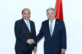 Thủ tướng Chính phủ Nguyễn Xuân Phúc gặp Tổng Thư ký Liên hợp quốc Antonio Guterres. (Ảnh: Thống Nhất/TTXVN)