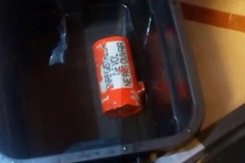 Một trong hai chiếc hộp đen của chiếc máy bay MS804 gặp nạn. (Nguồn: EPA/TTXVN)