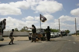 Các tay súng bị nghi có liên quan đến al-Qeada tại thành phố Zinjibar thuộc tỉnh Abyan. (Nguồn: AFP/TTXVN)