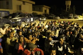 Người di cư tại trại tiếp nhận ở Tripoli, Libya ngày 29/6. (Nguồn: THX/TTXVN)
