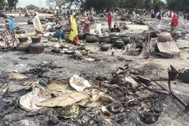 Hiện trường một vụ tấn công do phiến quân Boko Haram thực hiện ở Amarwa, cách thủ phủ Maiduguri, bang Borno khoảng 20km. (Nguồn: AFP/TTXVN) 