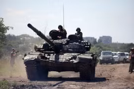 Nhân viên OSCE làm nhiệm vụ tại khu vực Donetsk ngày 19/7. (Nguồn: AFP/TTXVN)
