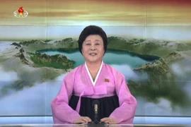 Phát thanh viên Triều Tiên thông báo về vụ phóng thử tên lửa trên truyền hình ngày 29/11. (Nguồn: Yonhap/TTXVN)