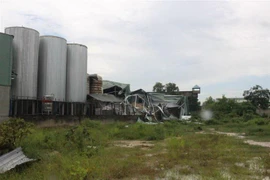 Hiện trường nhà xưởng của công ty bị đổ sập sau vụ nổ. (Ảnh: Nguyễn Văn Việt/TTXVN) 