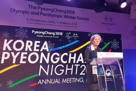 Ngoại trưởng Hàn Quốc Kang Kyung-wha phát biểu tại sự kiện Đêm PyeongChang Hàn Quốc ở Davos, Thụy Sĩ đêm 25/1. (Nguồn: Yonhap/TTXVN)