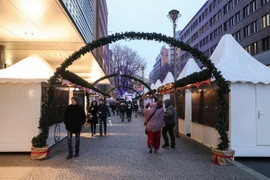 Chợ Giáng sinh tại quận Potsdamer Platz, Berlin. (Nguồn: THX/TTXVN)