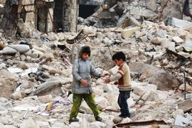 Cảnh đổ nát tại Aleppo, Syria. (Nguồn: THX/TTXVN)