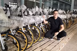 [Video] Những đứa trẻ được đến trường bằng xe đạp tái chế