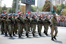 Binh sỹ quân đội Thổ Nhĩ Kỳ tham gia diễu hành tại Ankara ngày 30/8. (Nguồn: EPA/TTXVN)