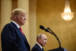 Tổng thống Nga Vladimir Putin (phải) và Tổng thống Mỹ Donald Trump trong cuộc họp báo chung sau cuộc gặp thượng đỉnh ở Helsinki, Phần Lan ngày 16/7. (Nguồn: AFP/TTXVN)